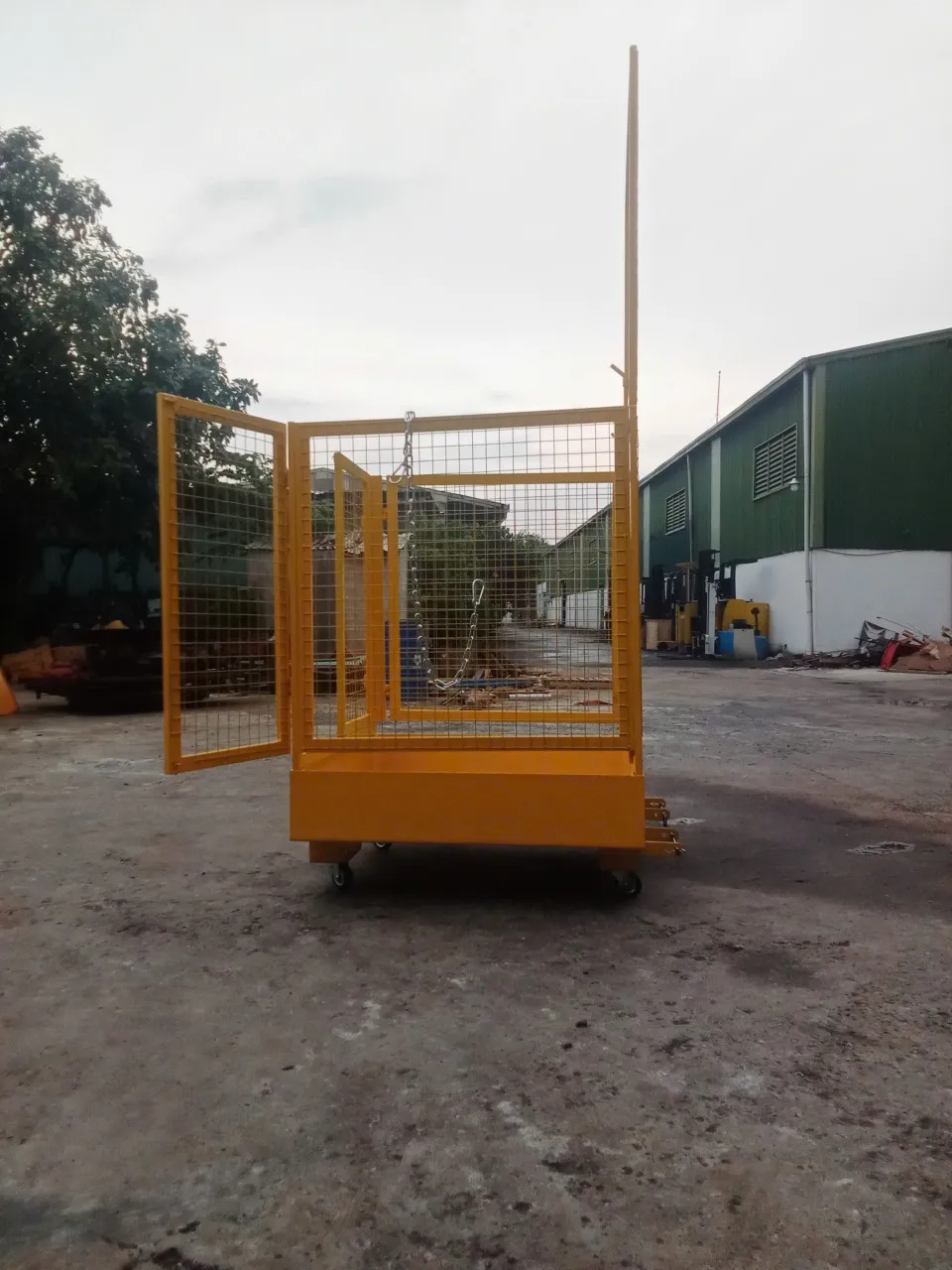 Lồng nâng 300kg có cửa 1x1m - ảnh 2