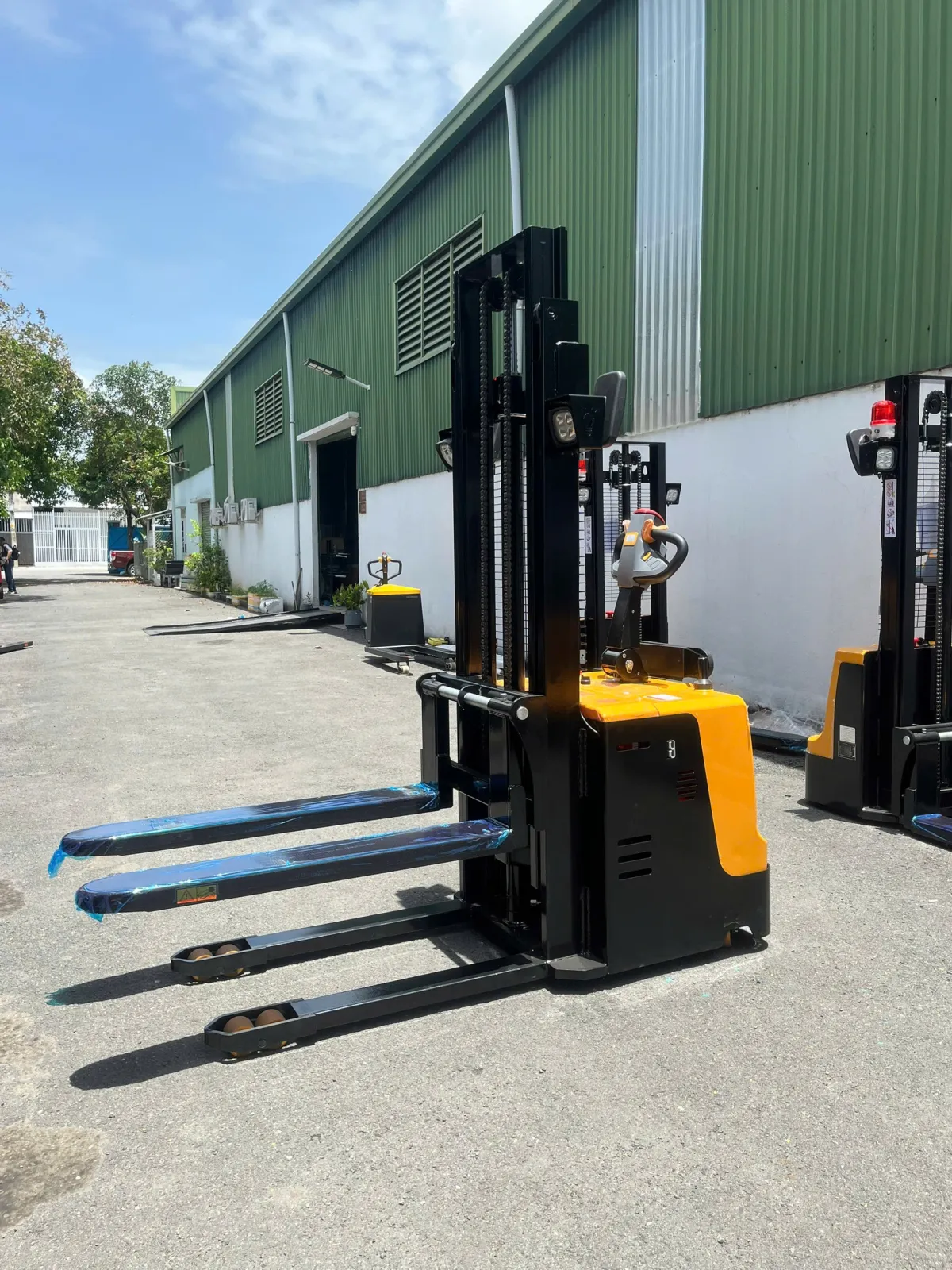 Xe nâng điện cao 2000kg 3m - ảnh 3