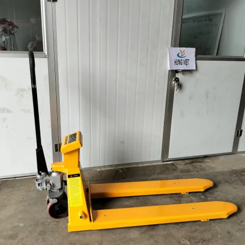 Xe nâng tay gắn cân