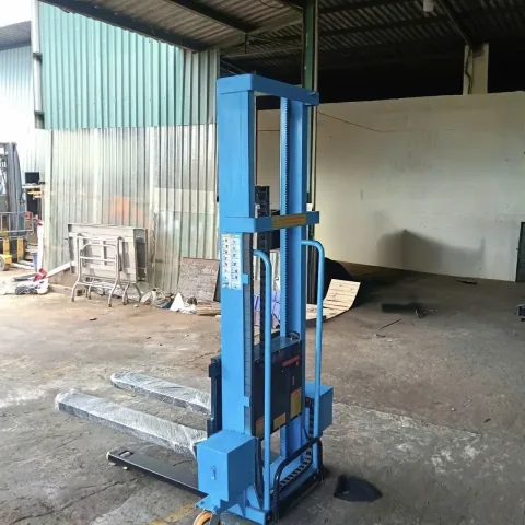 Xe nâng tự leo 1000kg